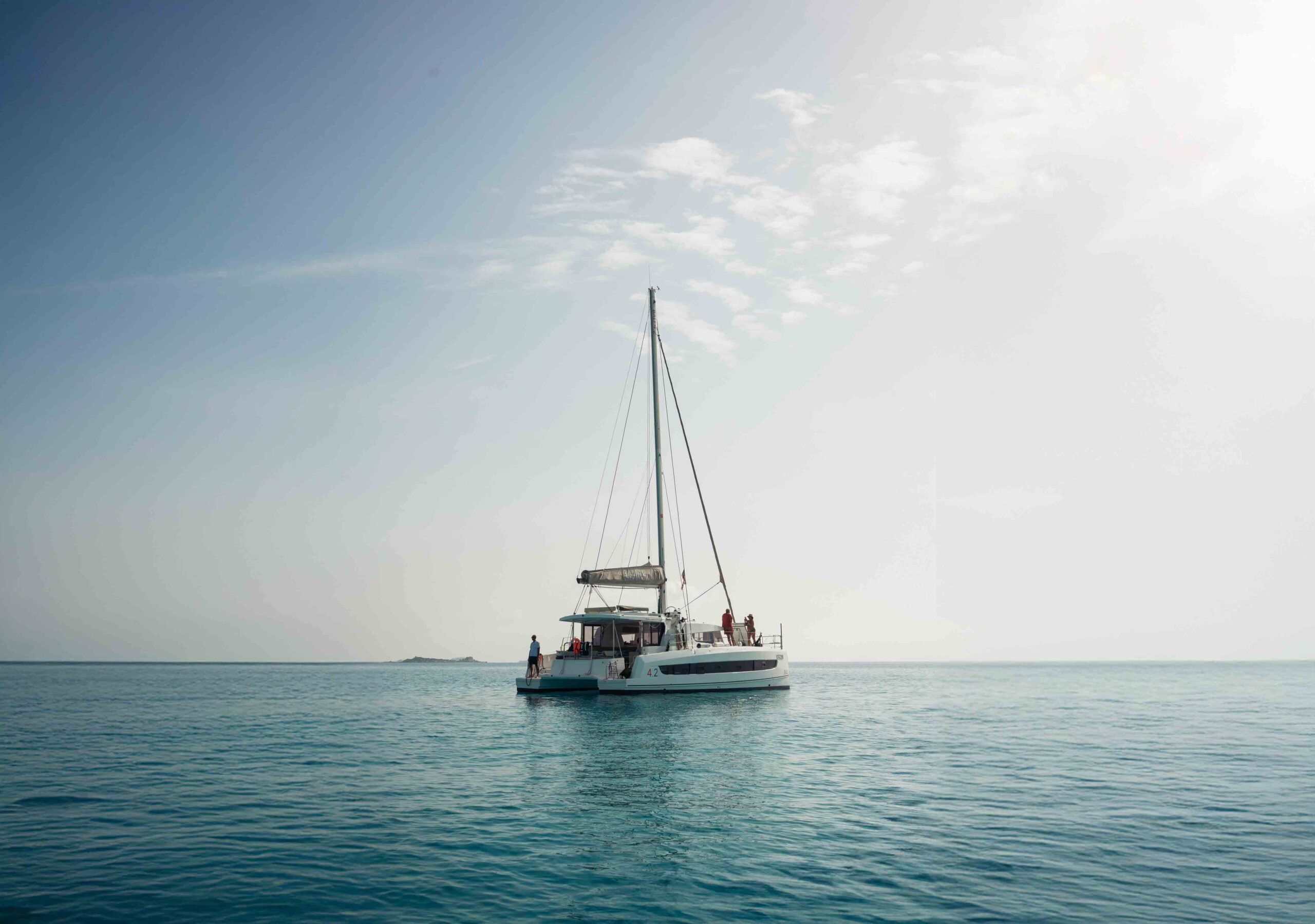 Prestigioso blu: escursione in catamarano nelle acque di Villasimius