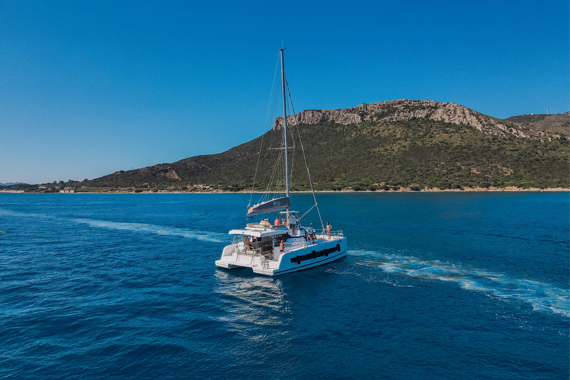 Prestigioso blu: escursione in catamarano tra Tavolara e Molara