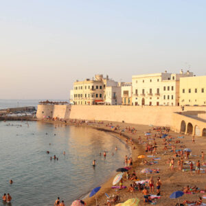 Gallipoli: un borgo riflesso sul mare