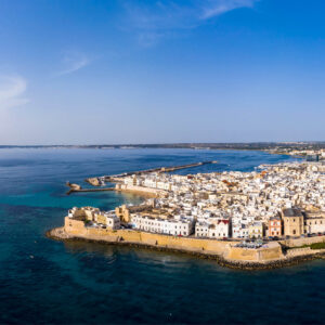 Gallipoli: un borgo riflesso sul mare
