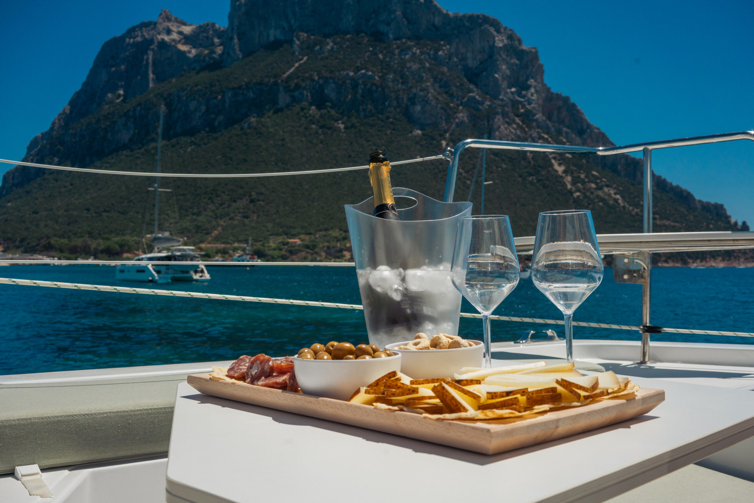 Aperitivo al tramonto in catamarano